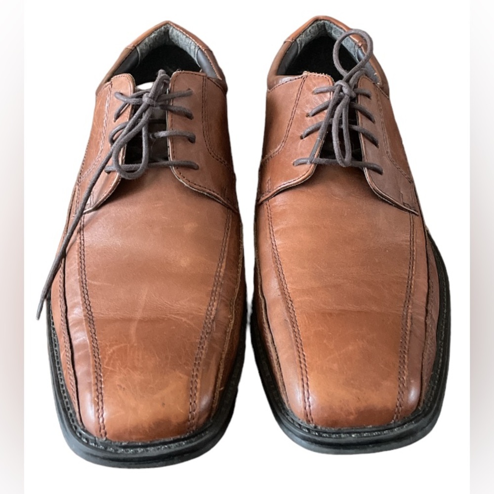 Men’s size 10 M leather brown dockers all motion comfort dress shoes